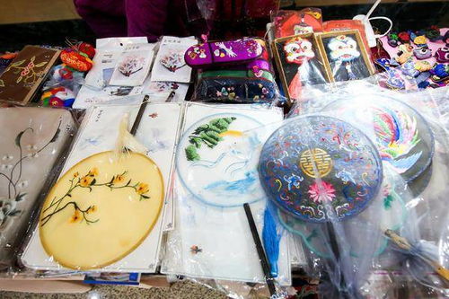 非遺手工藝品驚艷亮相鄭州國際會展中心，市民駐足欣賞帶動工藝美術品與禮儀用品銷售熱潮